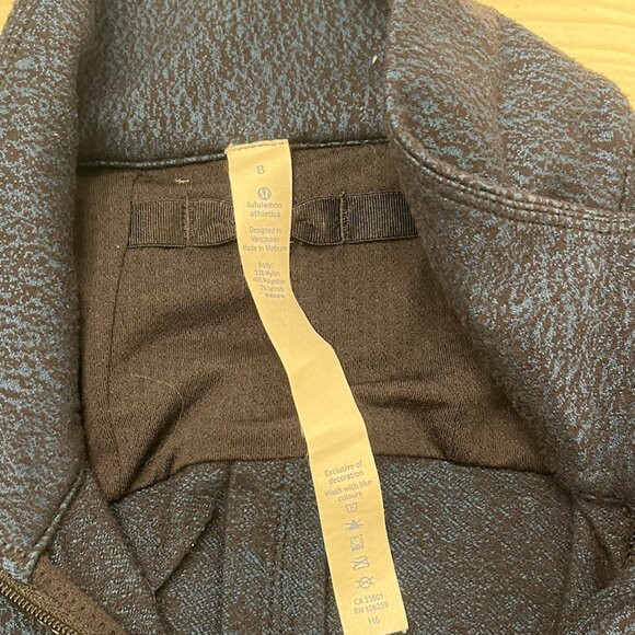 Women's lululemon quarterzip - Picture 2 of 2